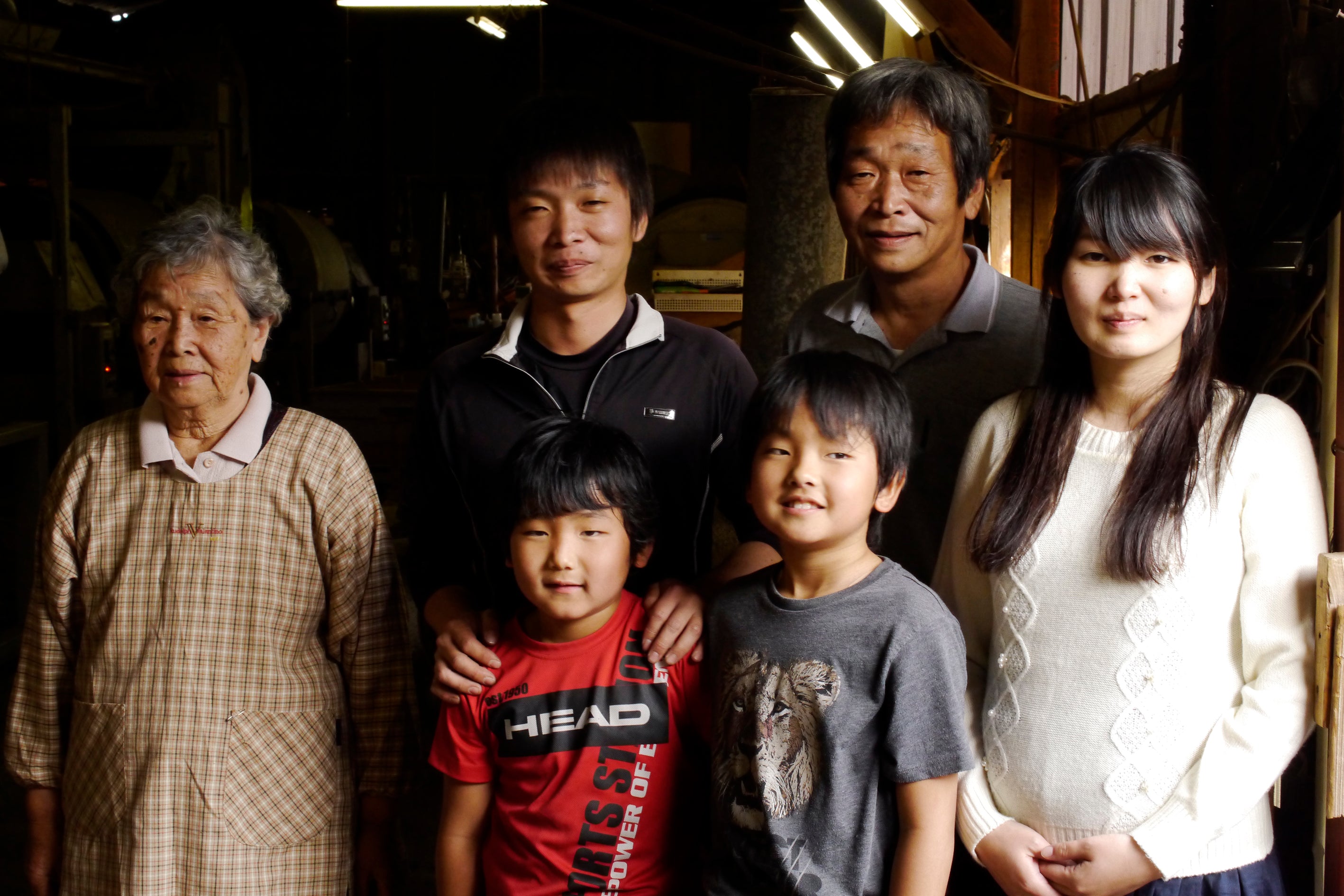 Familie Kadota bei der Kamairicha-Herstellung