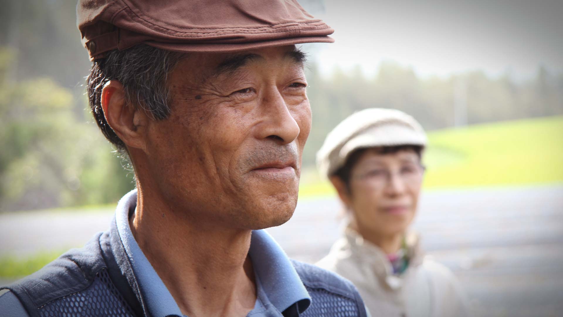 Beschattung der Teesträucher für Bio-Gyokuro bei Familie Morimoto